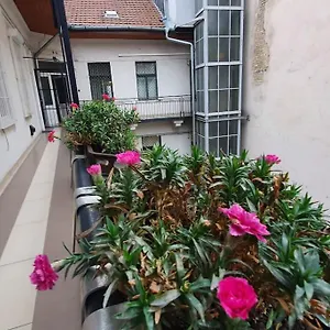 Violet With Air Condition Apartamento
